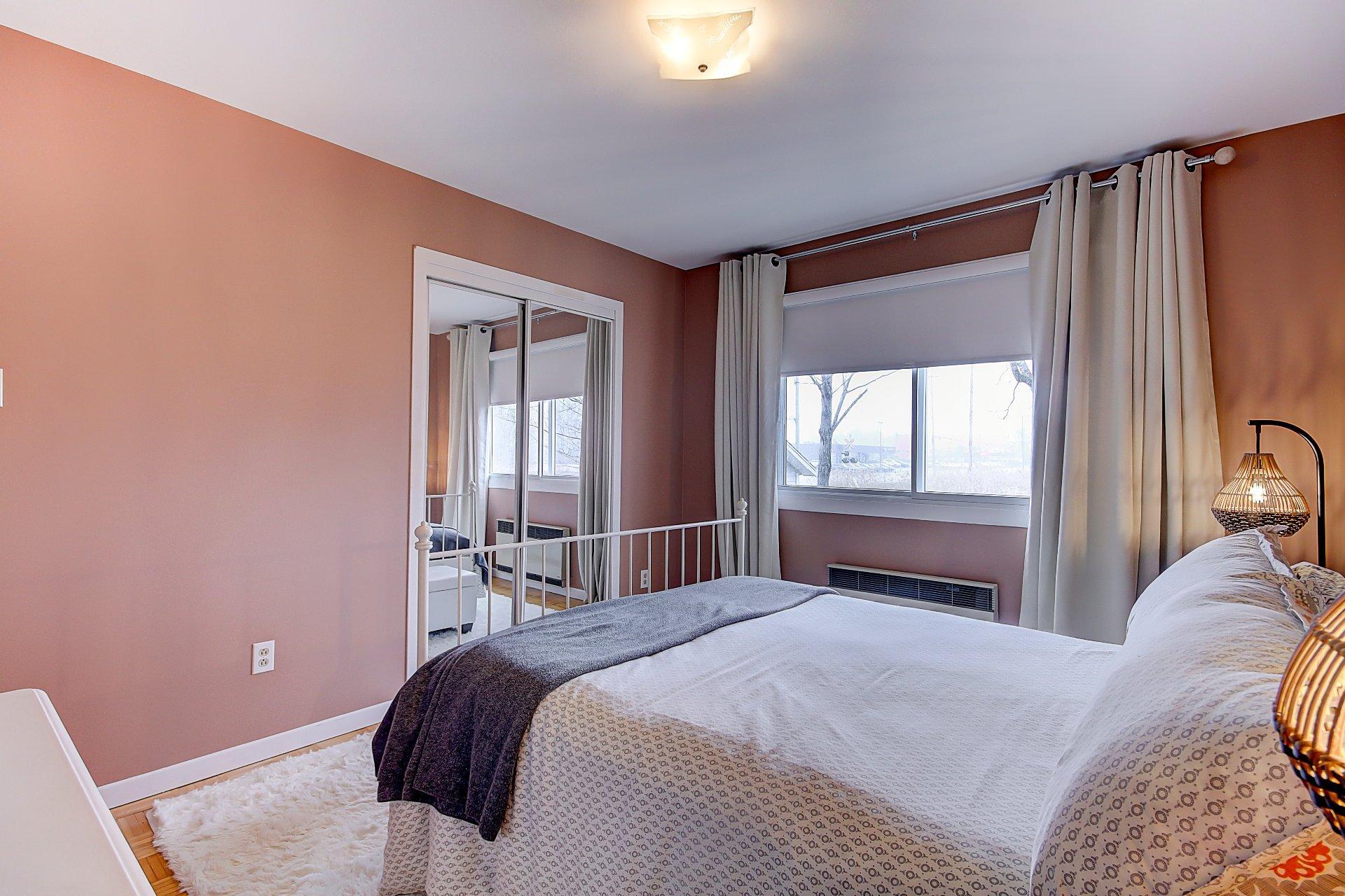 









203


Rue Bell

,
Cowansville,




QC
J2K3E1

