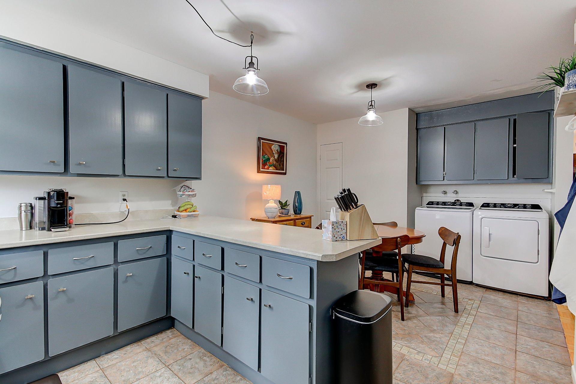 









203


Rue Bell

,
Cowansville,




QC
J2K3E1


