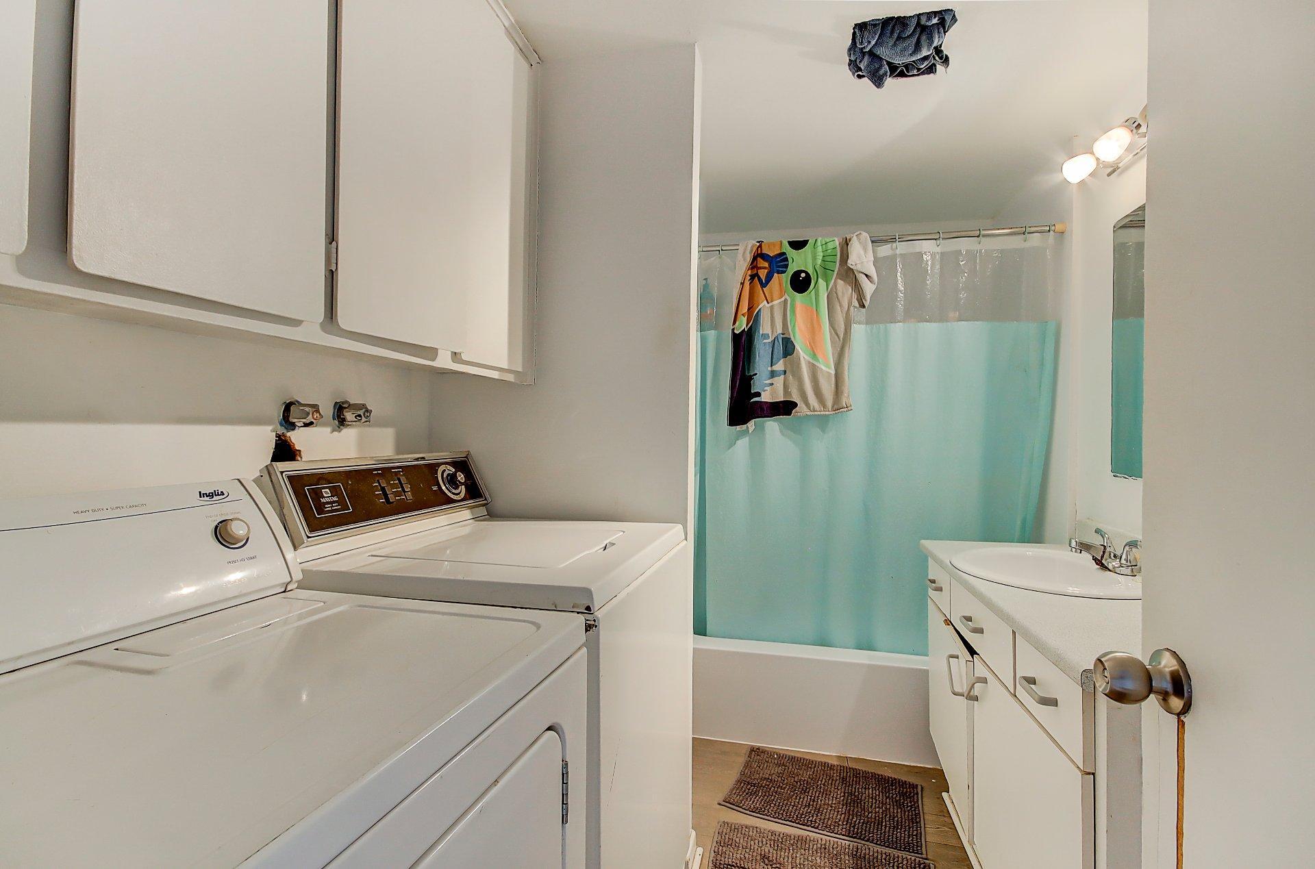 









203


Rue Bell

,
Cowansville,




QC
J2K3E1

