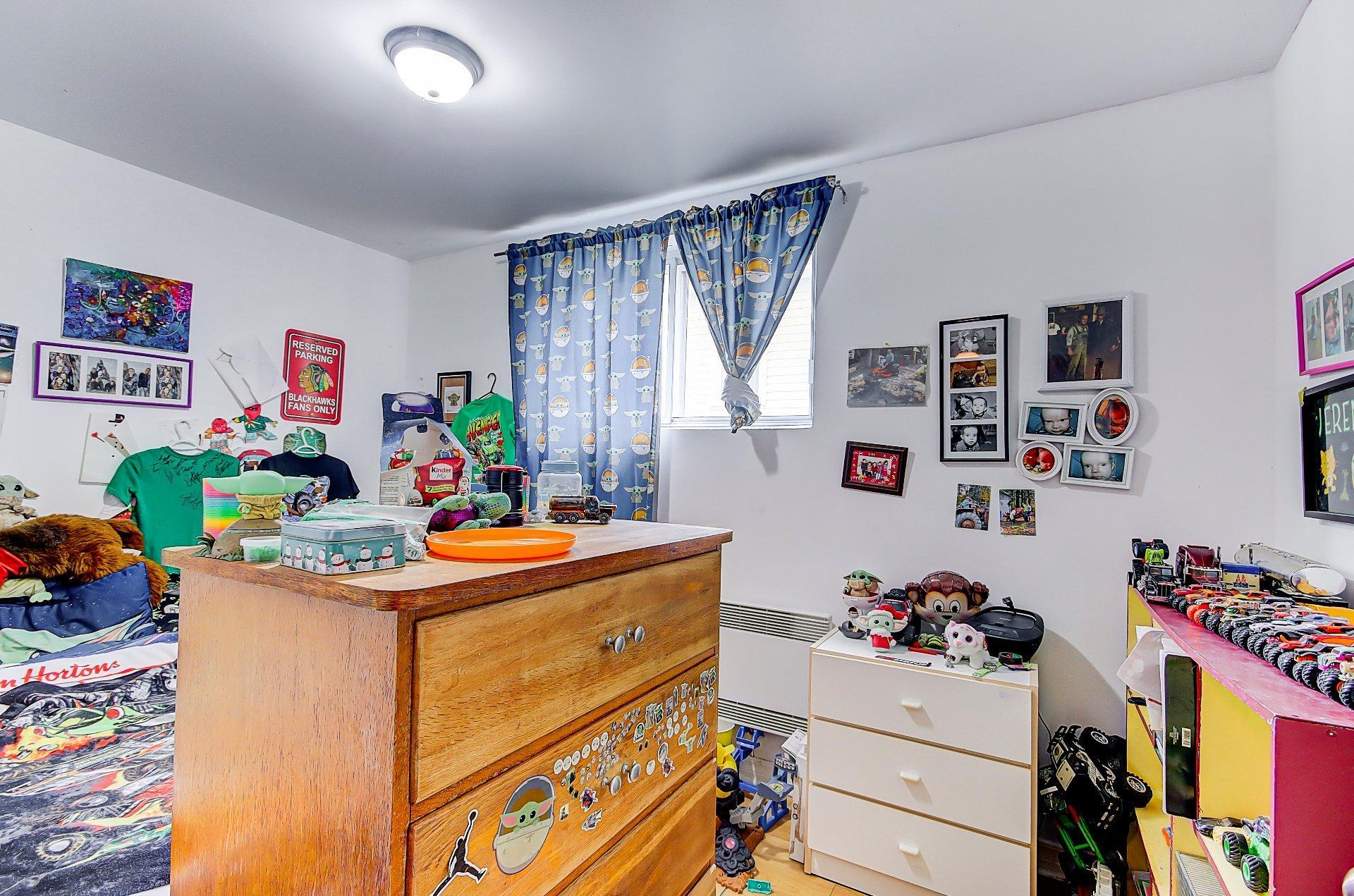 









203


Rue Bell

,
Cowansville,




QC
J2K3E1

