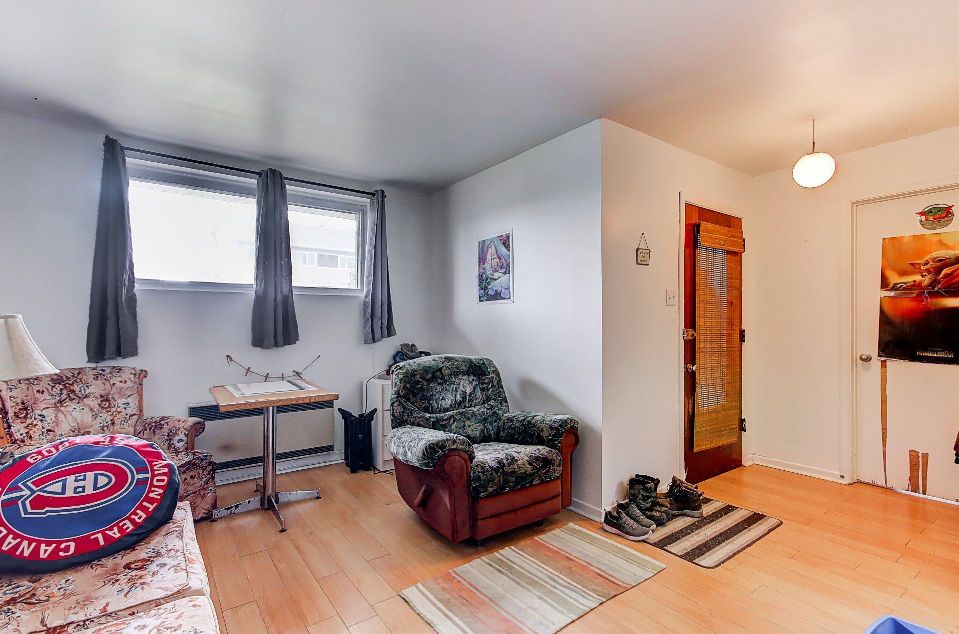 









203


Rue Bell

,
Cowansville,




QC
J2K3E1

