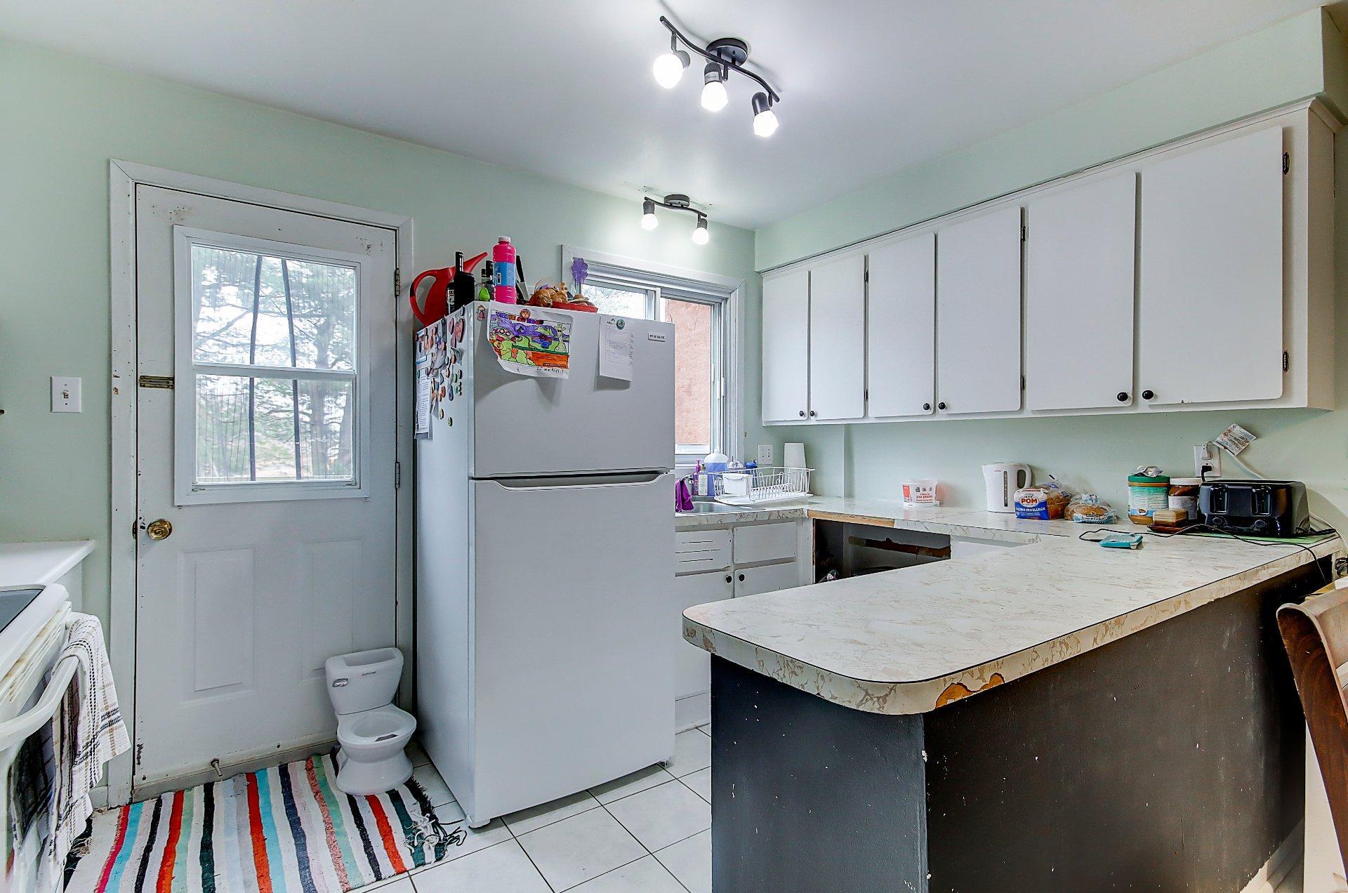 









203


Rue Bell

,
Cowansville,




QC
J2K3E1


