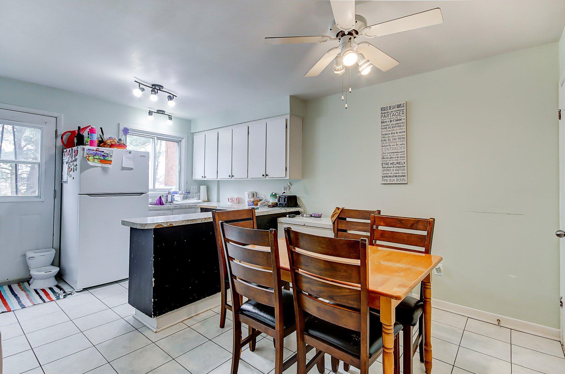 









203


Rue Bell

,
Cowansville,




QC
J2K3E1

