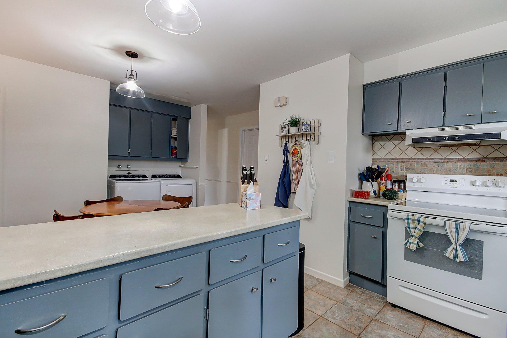 









203


Rue Bell

,
Cowansville,




QC
J2K3E1

