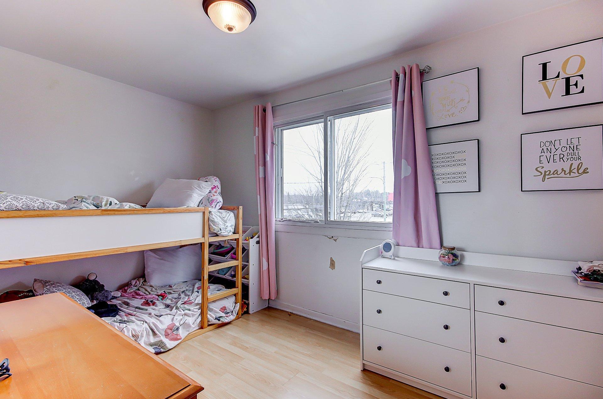 









203


Rue Bell

,
Cowansville,




QC
J2K3E1

