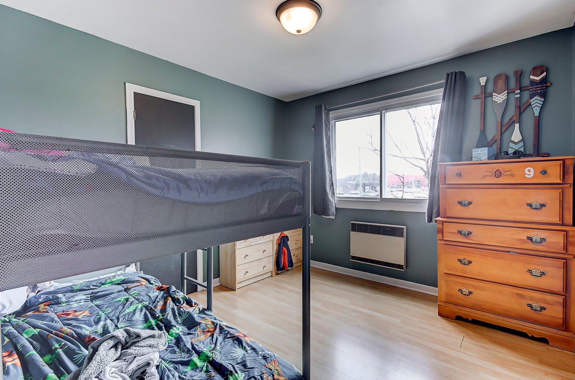 









203


Rue Bell

,
Cowansville,




QC
J2K3E1

