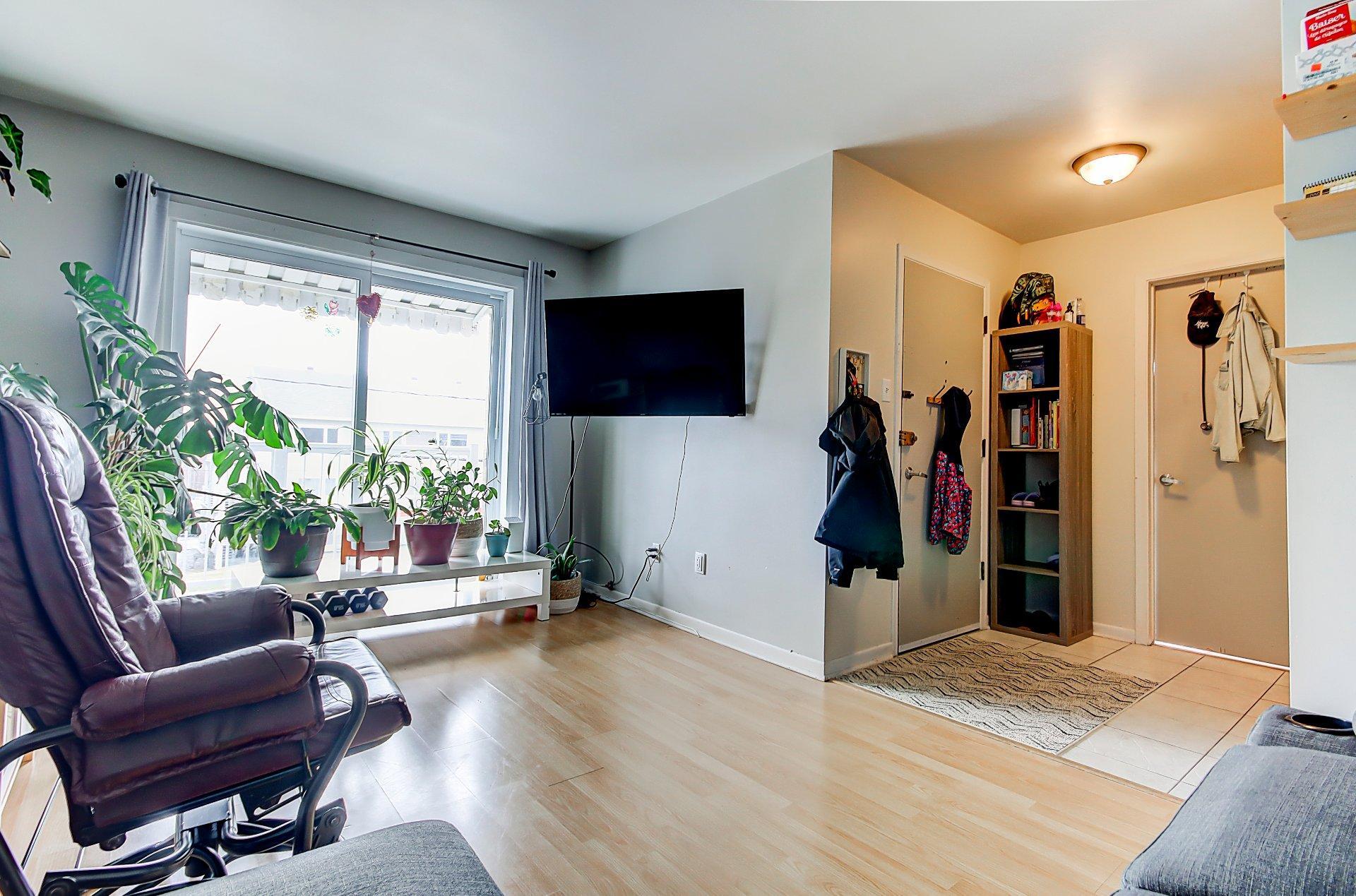 









203


Rue Bell

,
Cowansville,




QC
J2K3E1

