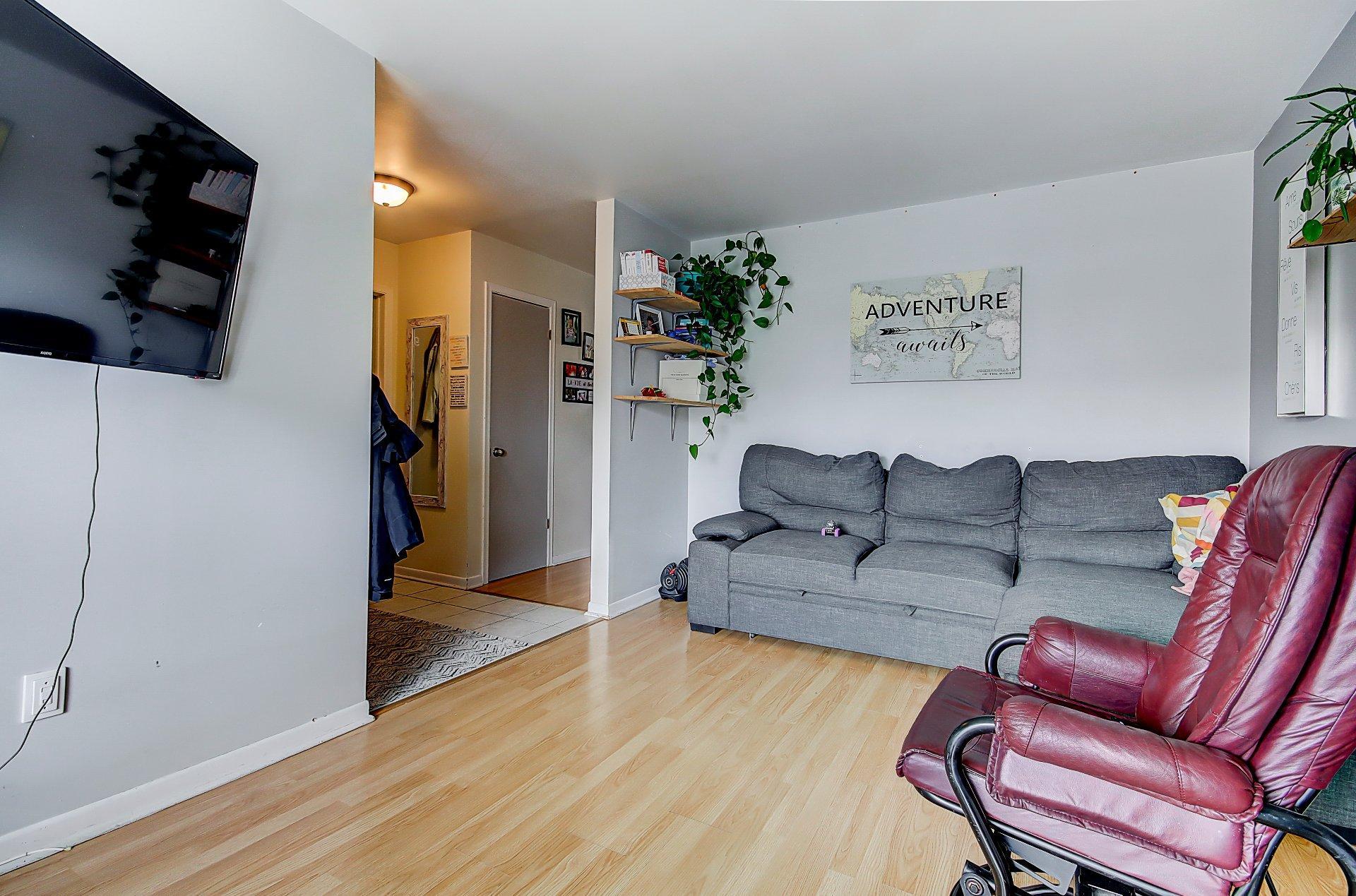 









203


Rue Bell

,
Cowansville,




QC
J2K3E1

