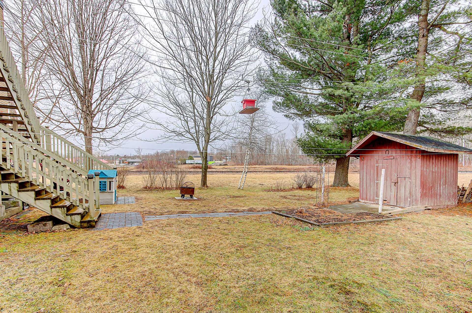 









203


Rue Bell

,
Cowansville,




QC
J2K3E1


