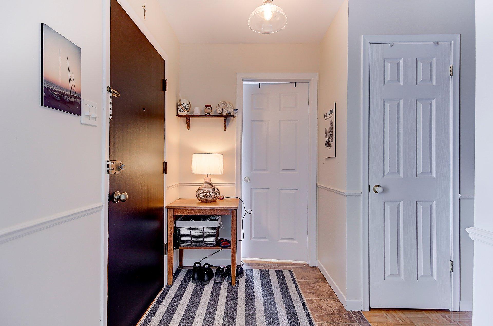









203


Rue Bell

,
Cowansville,




QC
J2K3E1

