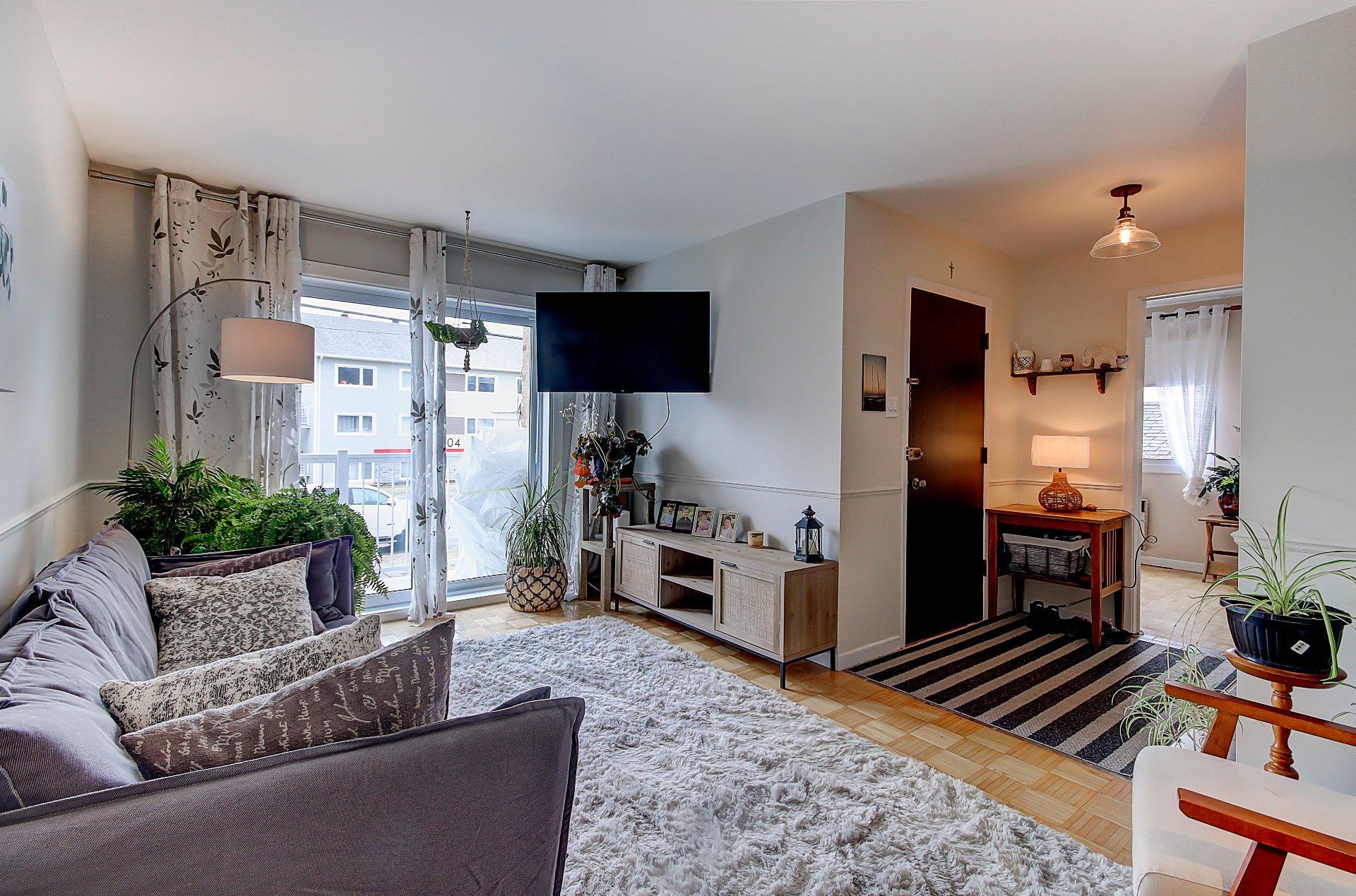 









203


Rue Bell

,
Cowansville,




QC
J2K3E1

