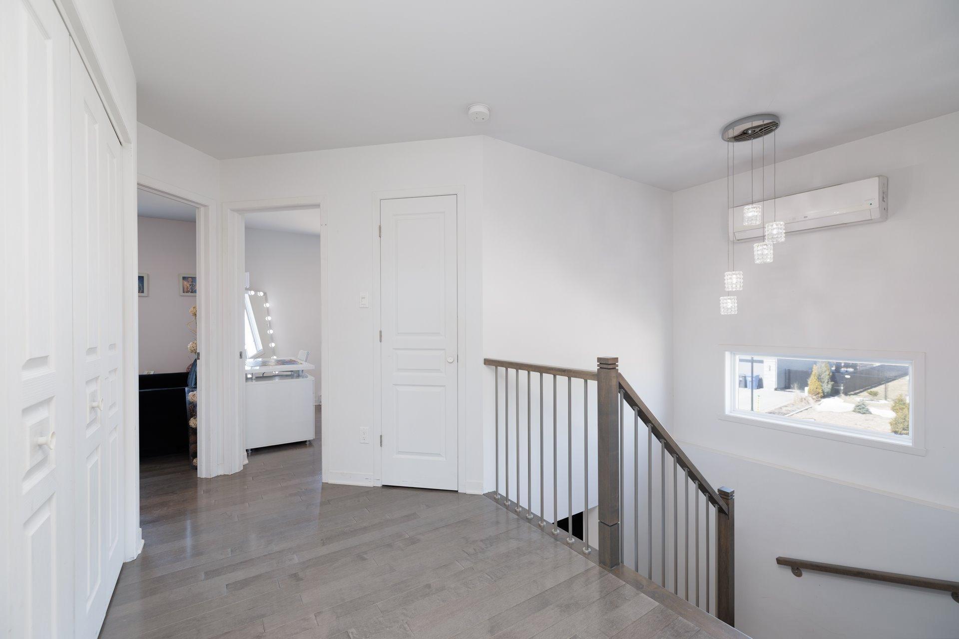 









998


Rue des Grillons

,
Saint-Lazare,




QC
J7T0J4

