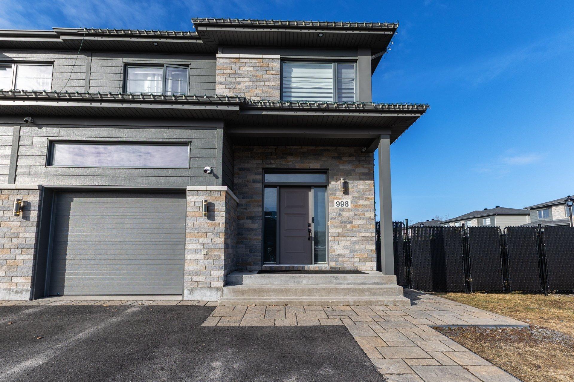 









998


Rue des Grillons

,
Saint-Lazare,




QC
J7T0J4

