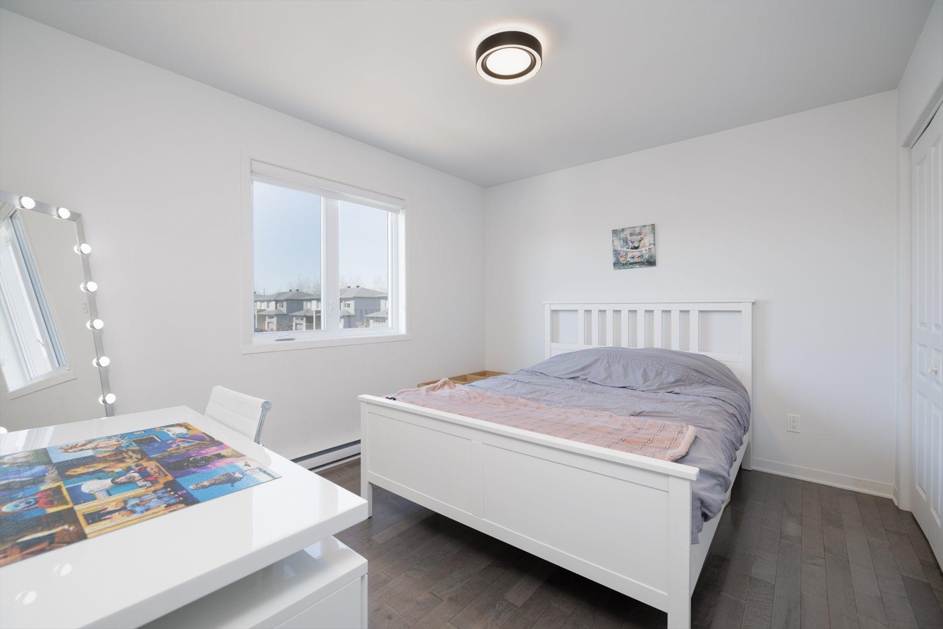 









998


Rue des Grillons

,
Saint-Lazare,




QC
J7T0J4

