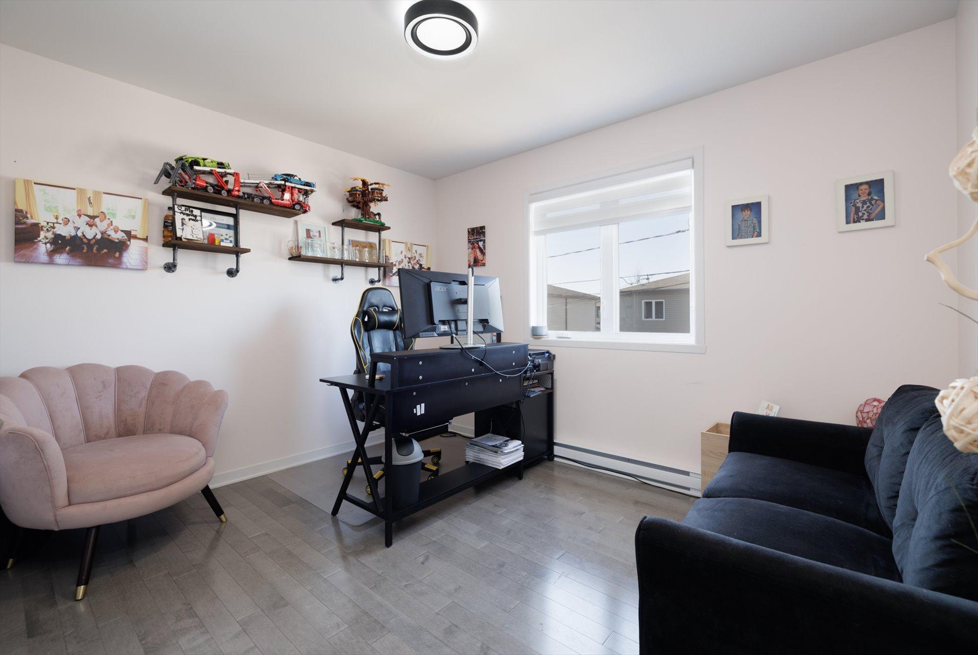 









998


Rue des Grillons

,
Saint-Lazare,




QC
J7T0J4

