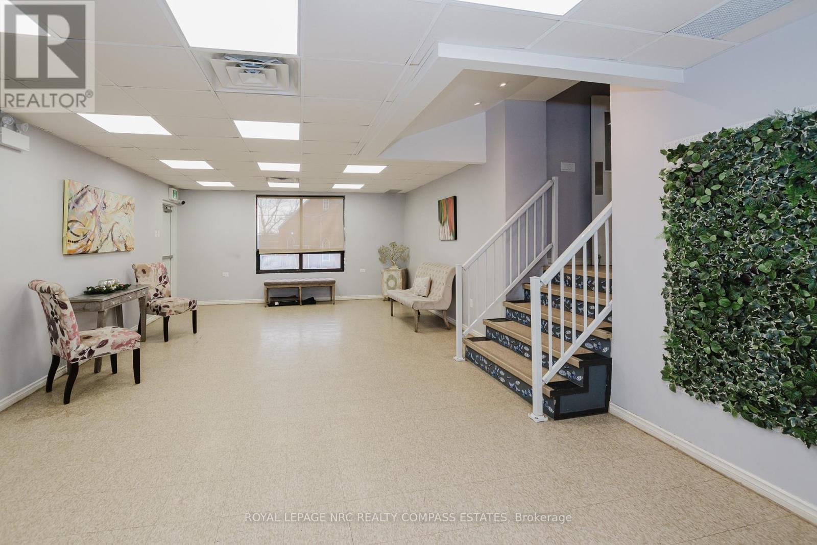












UPPER LEVEL - 123 QUEENSTON STREET

,
St. Catharines (E. Chester),




Ontario
L2R2Z6


