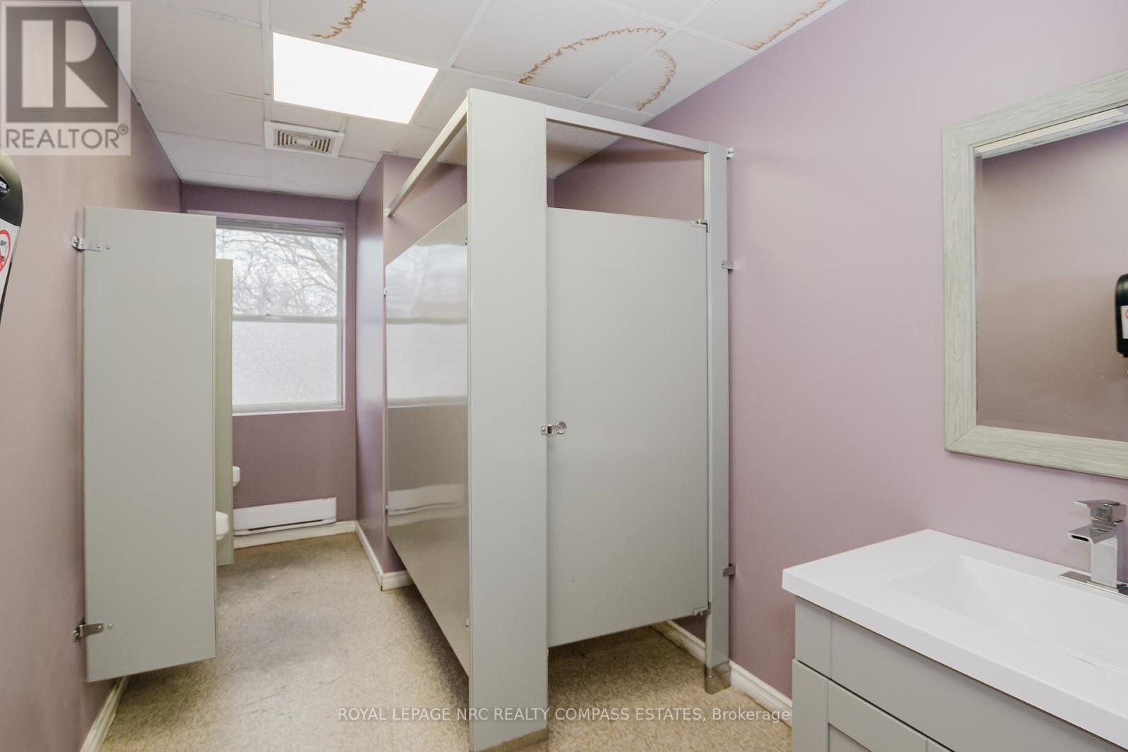 












UPPER LEVEL - 123 QUEENSTON STREET

,
St. Catharines (E. Chester),




Ontario
L2R2Z6

