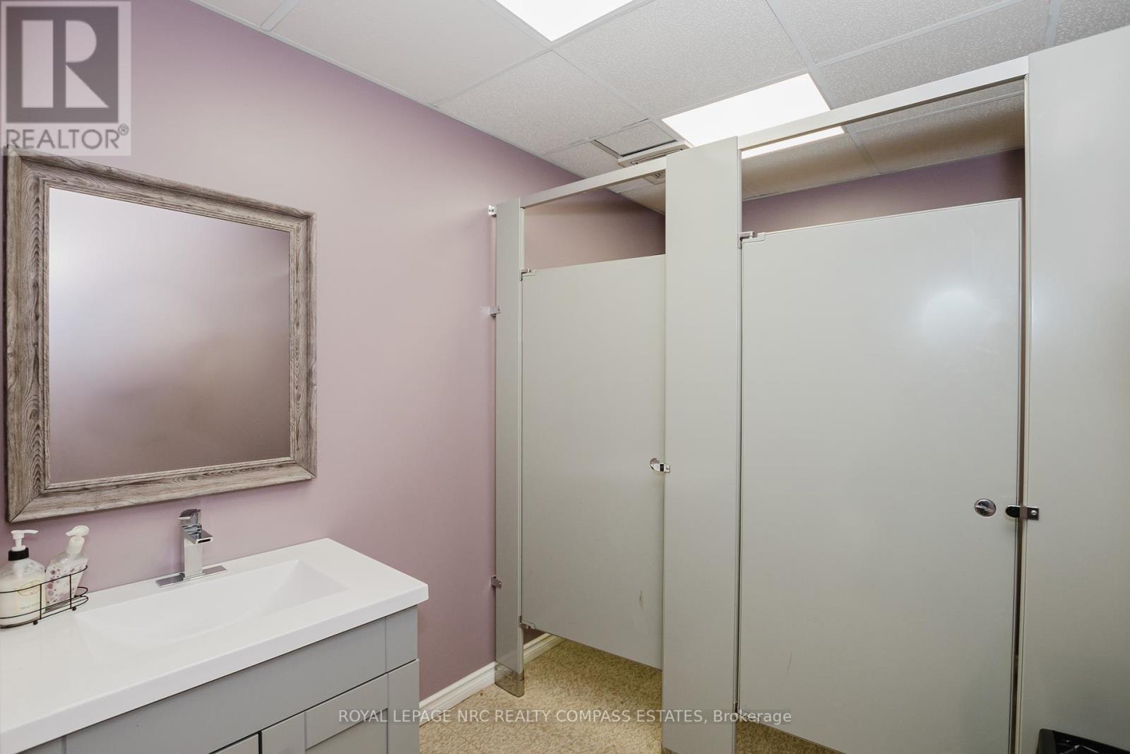 












UPPER LEVEL - 123 QUEENSTON STREET

,
St. Catharines (E. Chester),




Ontario
L2R2Z6

