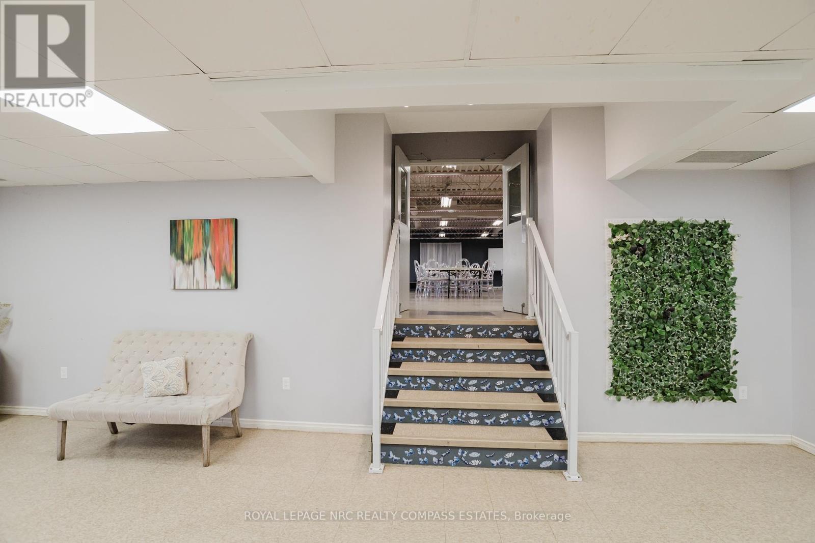 












UPPER LEVEL - 123 QUEENSTON STREET

,
St. Catharines (E. Chester),




Ontario
L2R2Z6

