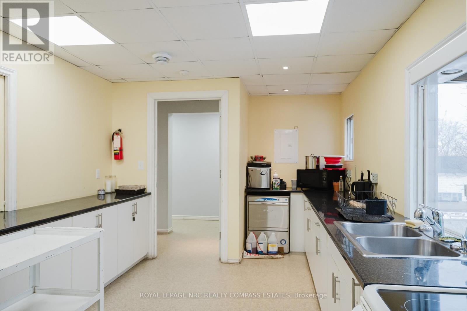 












UPPER LEVEL - 123 QUEENSTON STREET

,
St. Catharines (E. Chester),




Ontario
L2R2Z6

