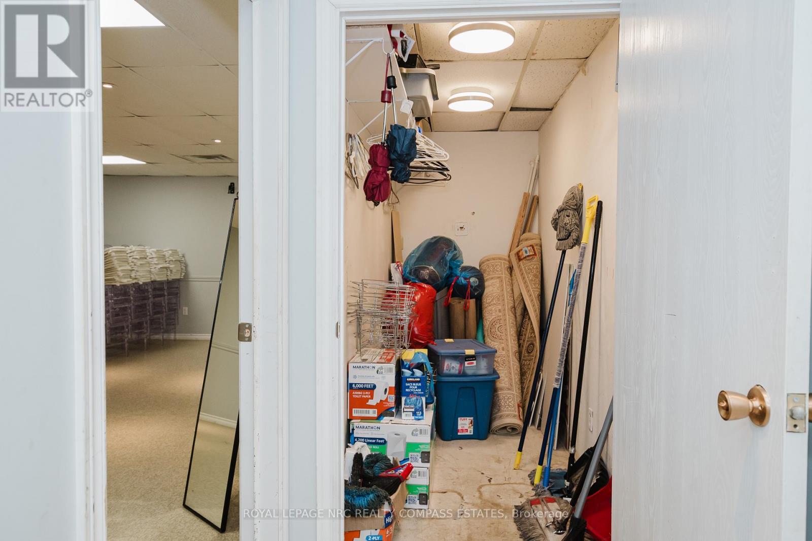 












UPPER LEVEL - 123 QUEENSTON STREET

,
St. Catharines (E. Chester),




Ontario
L2R2Z6

