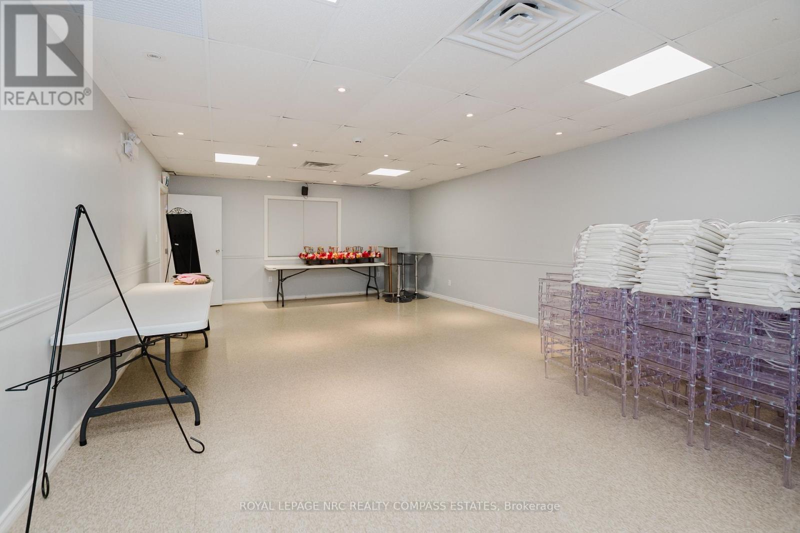 












UPPER LEVEL - 123 QUEENSTON STREET

,
St. Catharines (E. Chester),




Ontario
L2R2Z6

