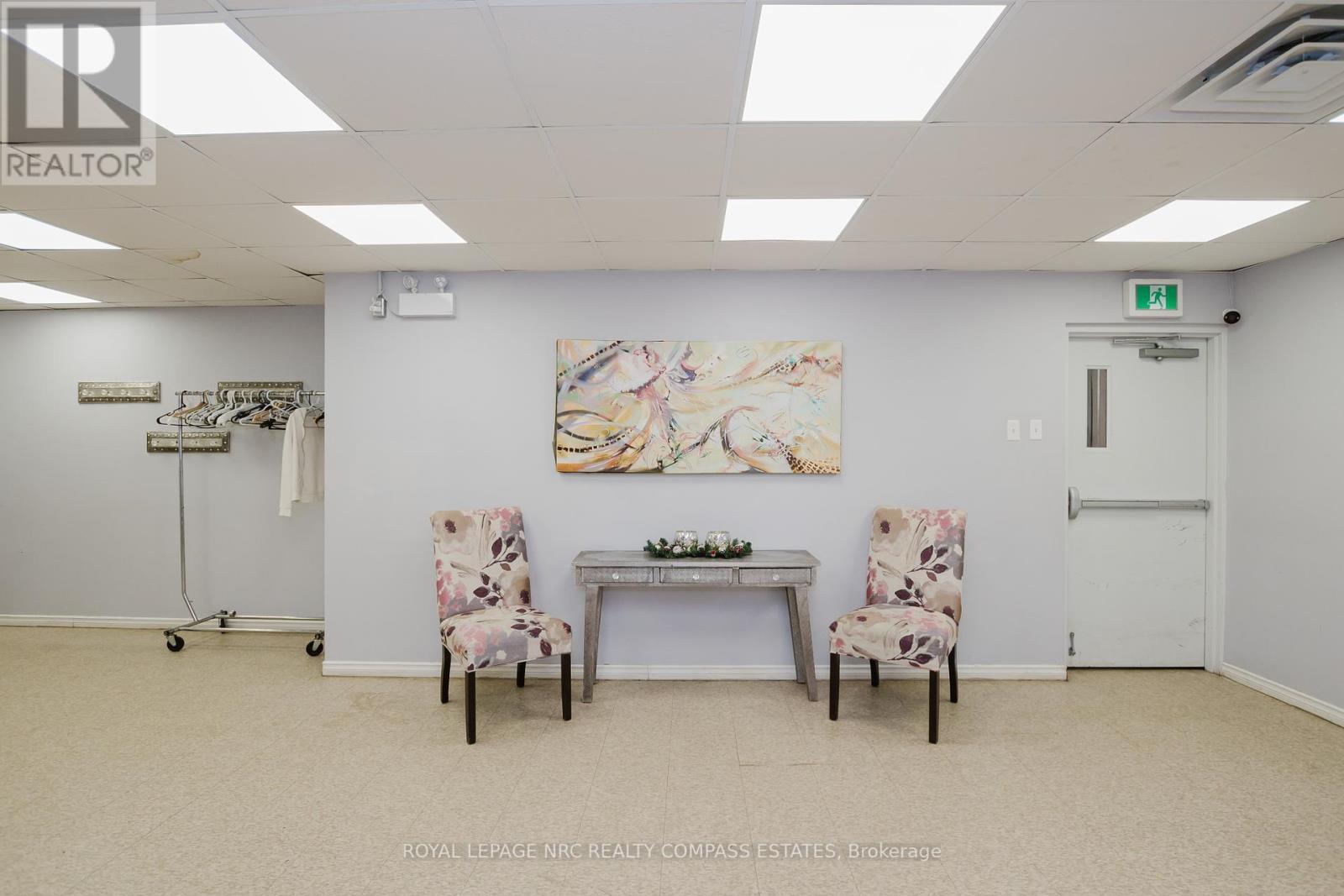 












UPPER LEVEL - 123 QUEENSTON STREET

,
St. Catharines (E. Chester),




Ontario
L2R2Z6


