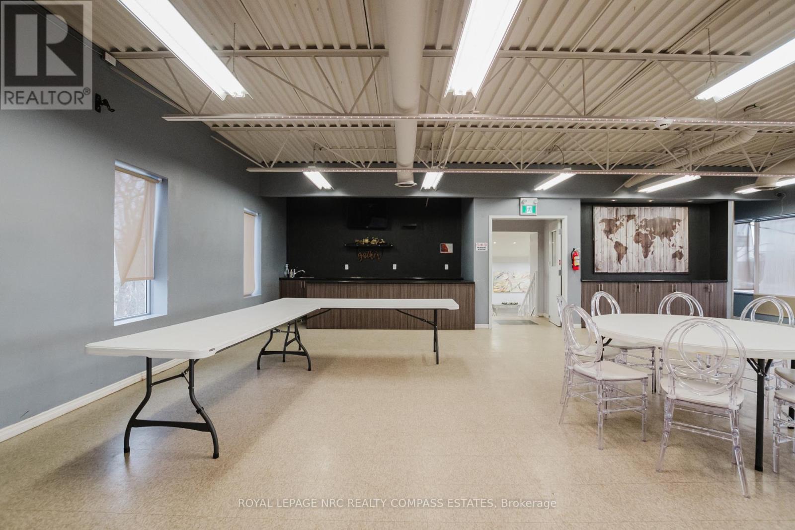 












UPPER LEVEL - 123 QUEENSTON STREET

,
St. Catharines (E. Chester),




Ontario
L2R2Z6

