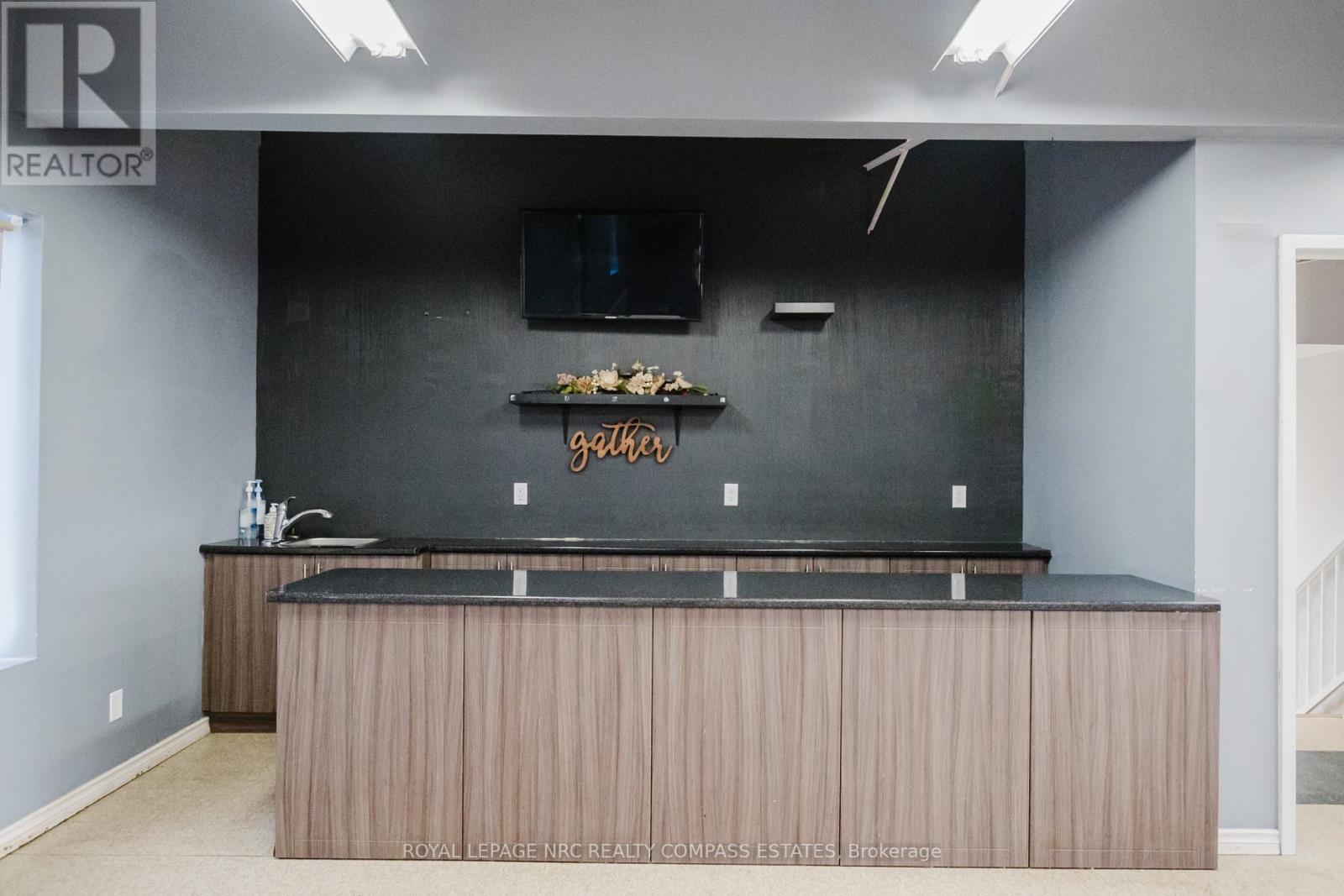 












UPPER LEVEL - 123 QUEENSTON STREET

,
St. Catharines (E. Chester),




Ontario
L2R2Z6

