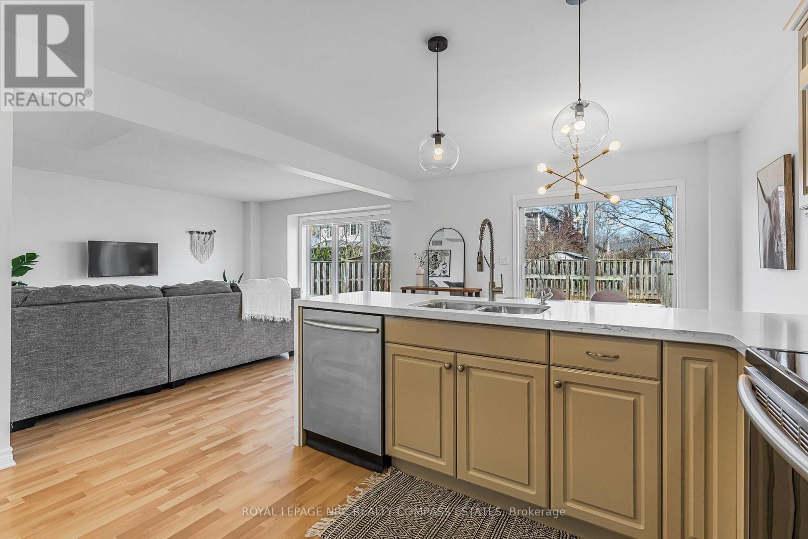 












4 - 41 BROADWAY AVENUE

,
St. Catharines (Port Weller),




Ontario
L2M1M3

