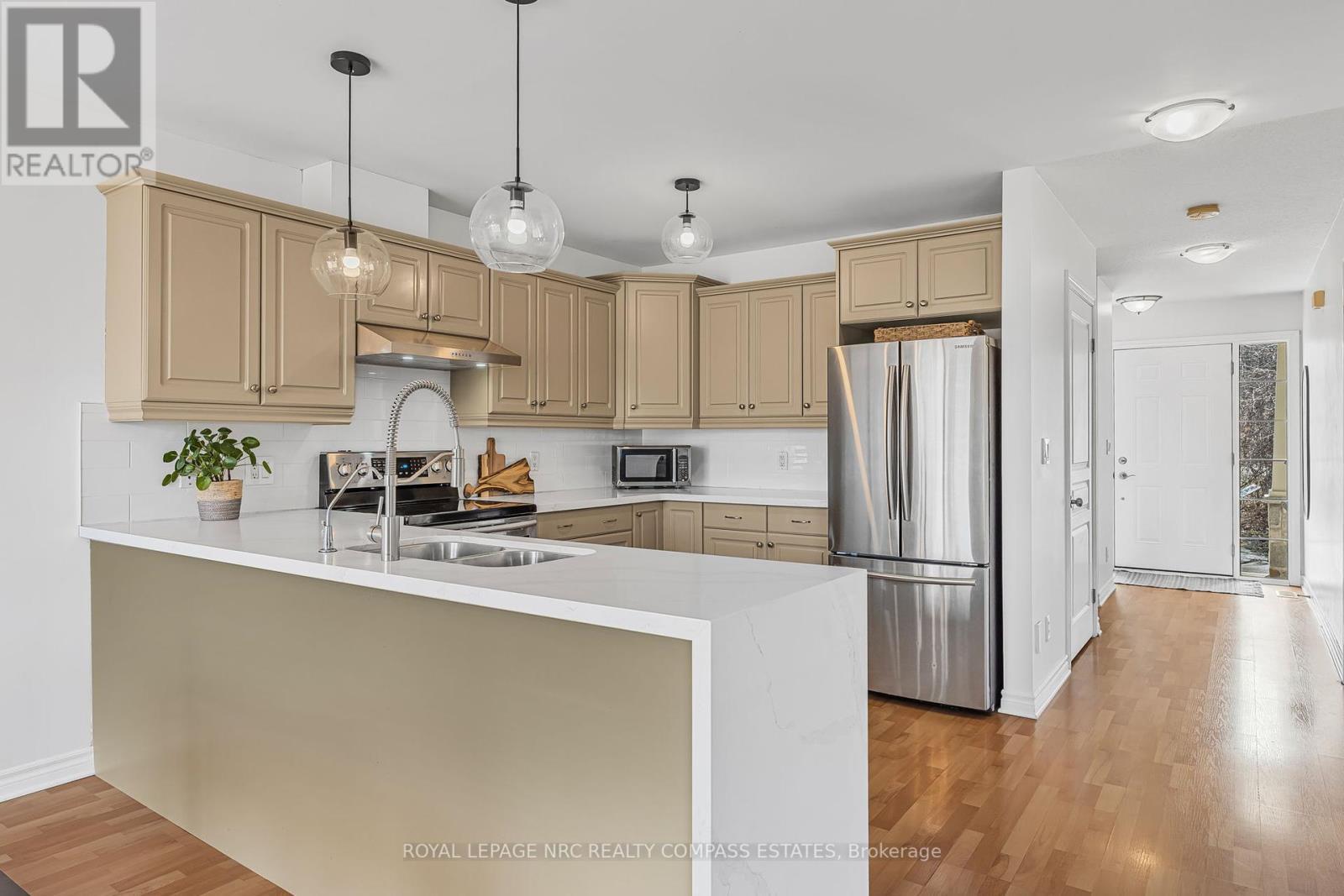 












4 - 41 BROADWAY AVENUE

,
St. Catharines (Port Weller),




Ontario
L2M1M3

