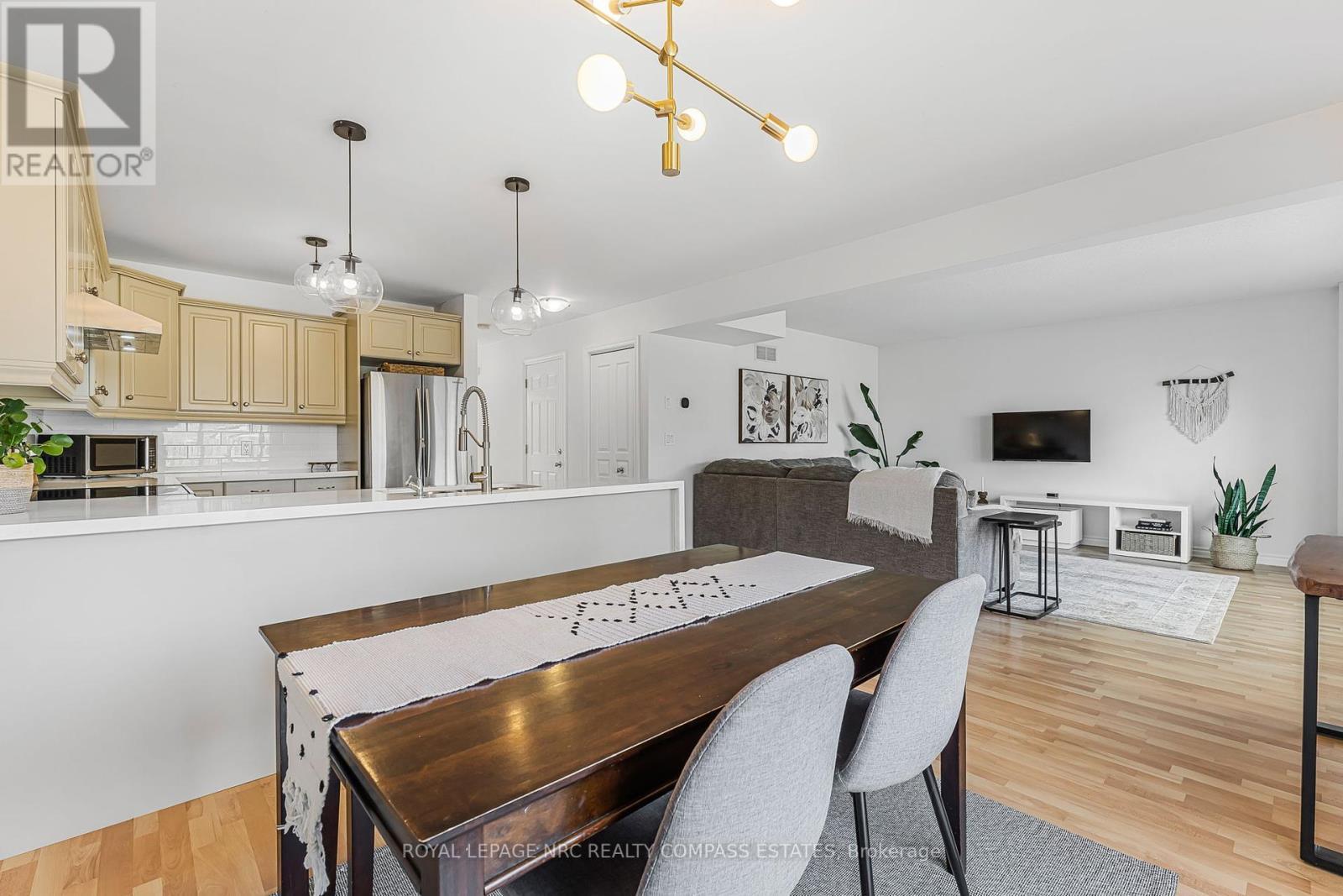 












4 - 41 BROADWAY AVENUE

,
St. Catharines (Port Weller),




Ontario
L2M1M3


