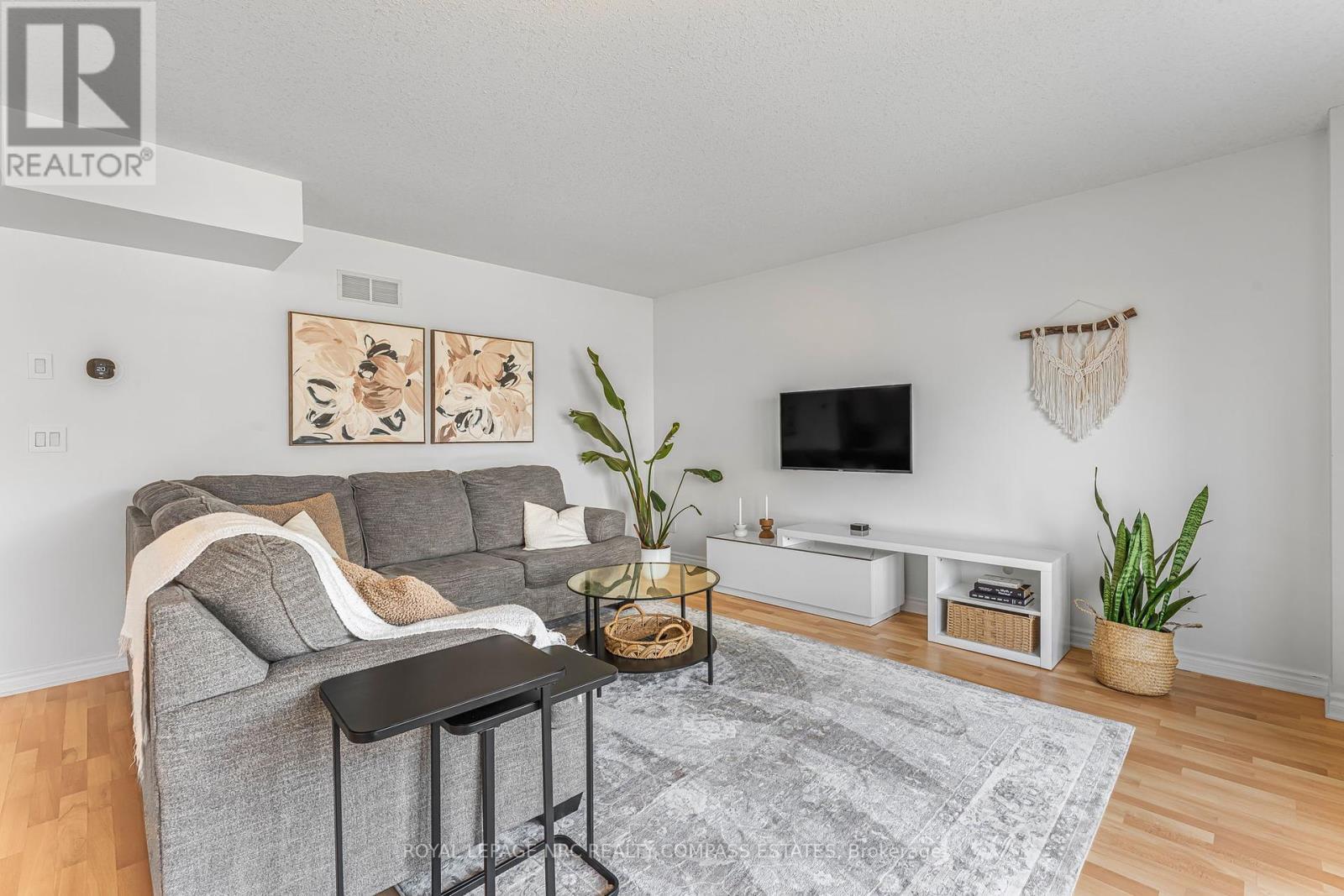 












4 - 41 BROADWAY AVENUE

,
St. Catharines (Port Weller),




Ontario
L2M1M3

