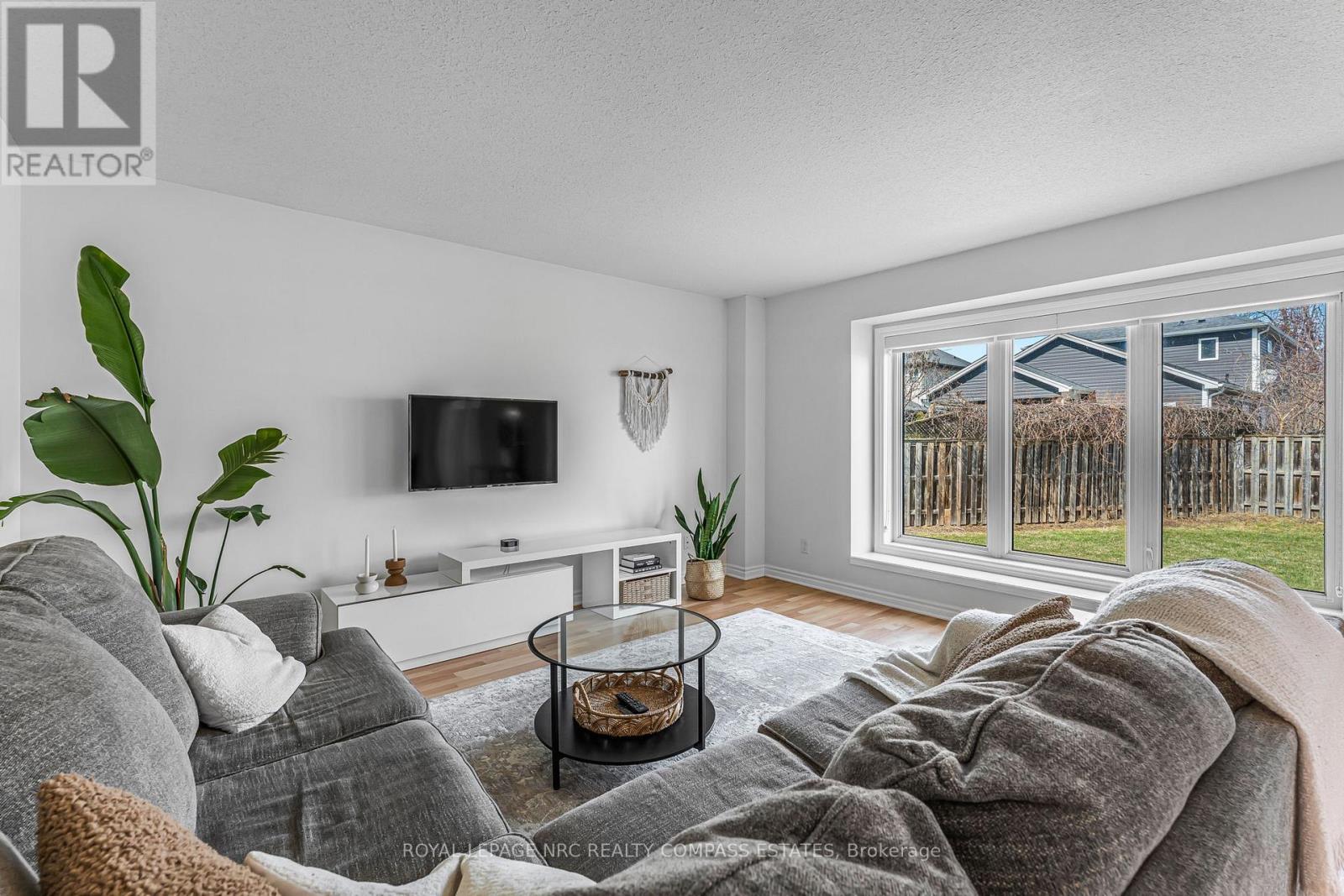 












4 - 41 BROADWAY AVENUE

,
St. Catharines (Port Weller),




Ontario
L2M1M3

