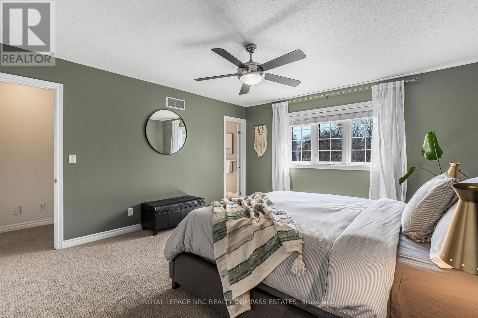 












4 - 41 BROADWAY AVENUE

,
St. Catharines (Port Weller),




Ontario
L2M1M3


