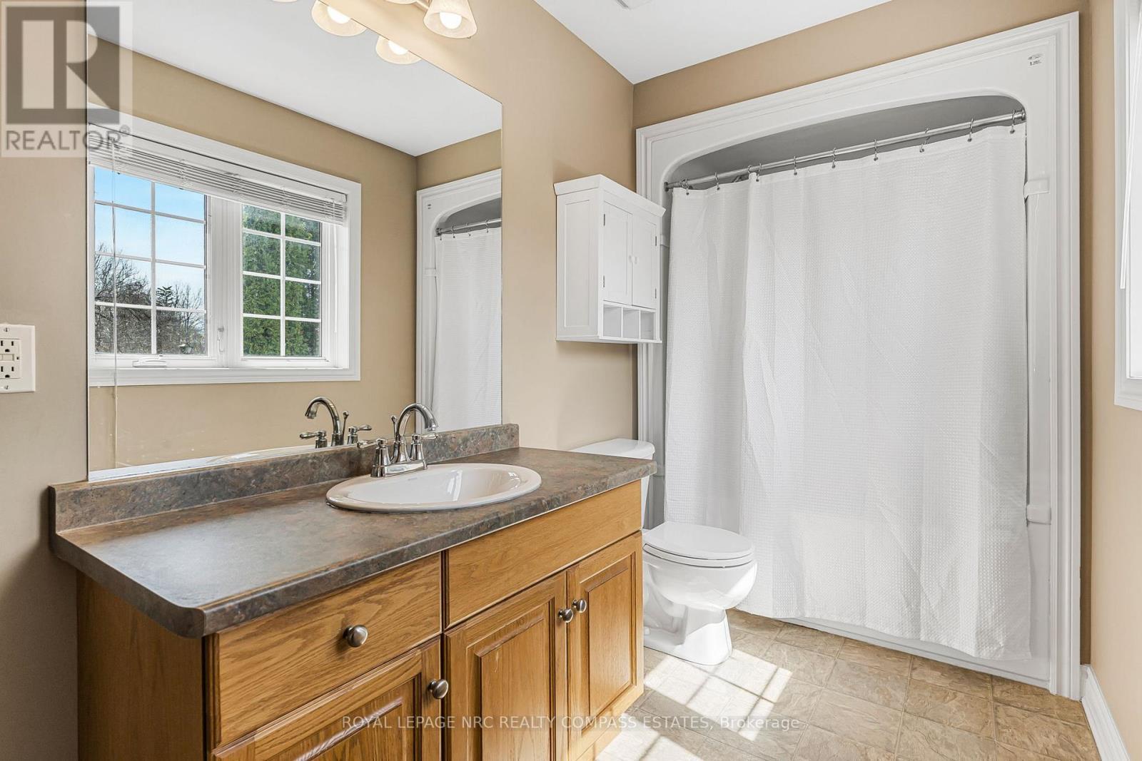 












4 - 41 BROADWAY AVENUE

,
St. Catharines (Port Weller),




Ontario
L2M1M3

