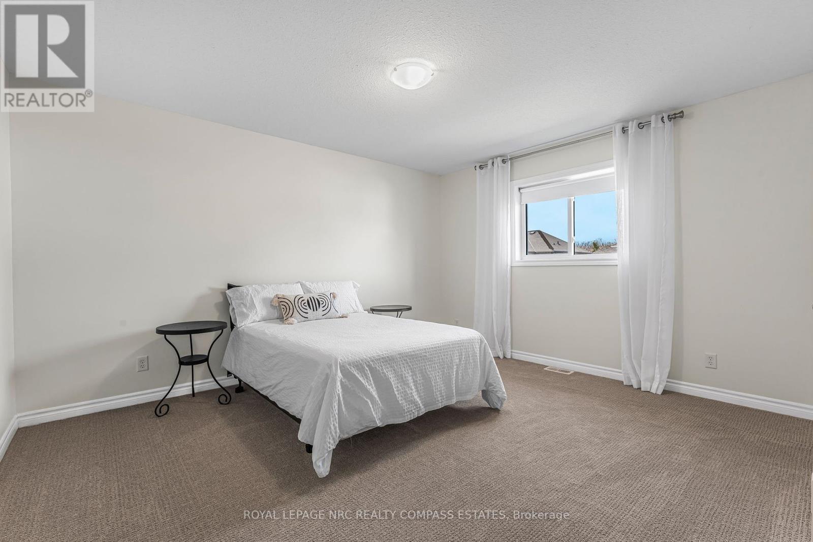 












4 - 41 BROADWAY AVENUE

,
St. Catharines (Port Weller),




Ontario
L2M1M3

