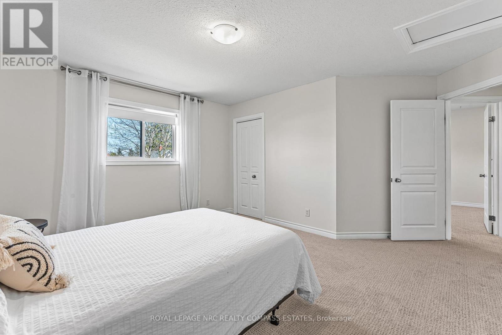 












4 - 41 BROADWAY AVENUE

,
St. Catharines (Port Weller),




Ontario
L2M1M3

