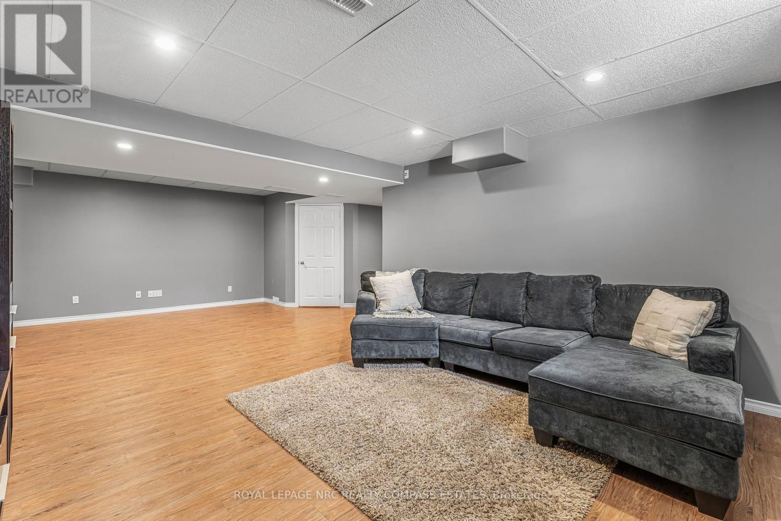 












4 - 41 BROADWAY AVENUE

,
St. Catharines (Port Weller),




Ontario
L2M1M3


