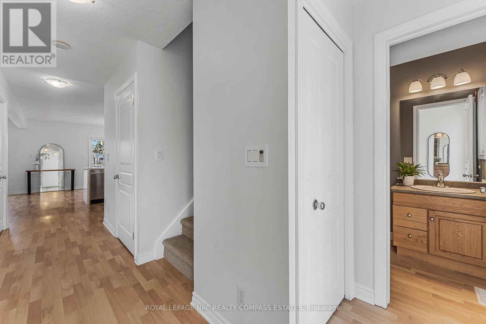 












4 - 41 BROADWAY AVENUE

,
St. Catharines (Port Weller),




Ontario
L2M1M3

