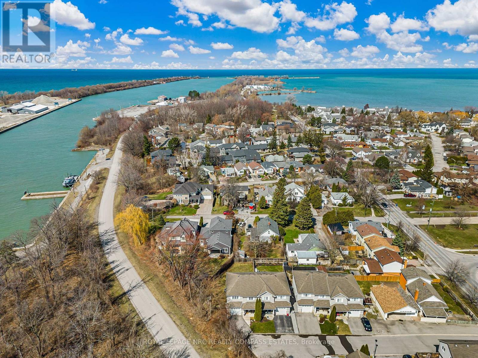 












4 - 41 BROADWAY AVENUE

,
St. Catharines (Port Weller),




Ontario
L2M1M3

