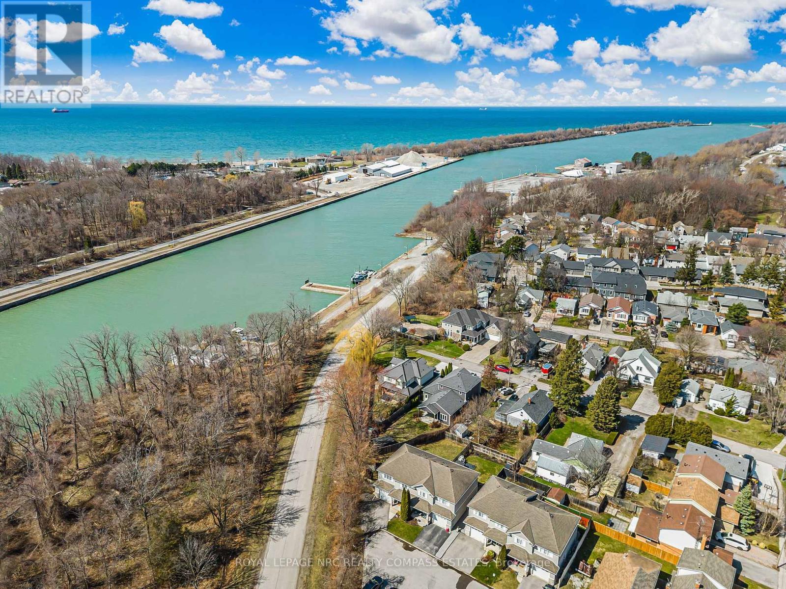 












4 - 41 BROADWAY AVENUE

,
St. Catharines (Port Weller),




Ontario
L2M1M3

