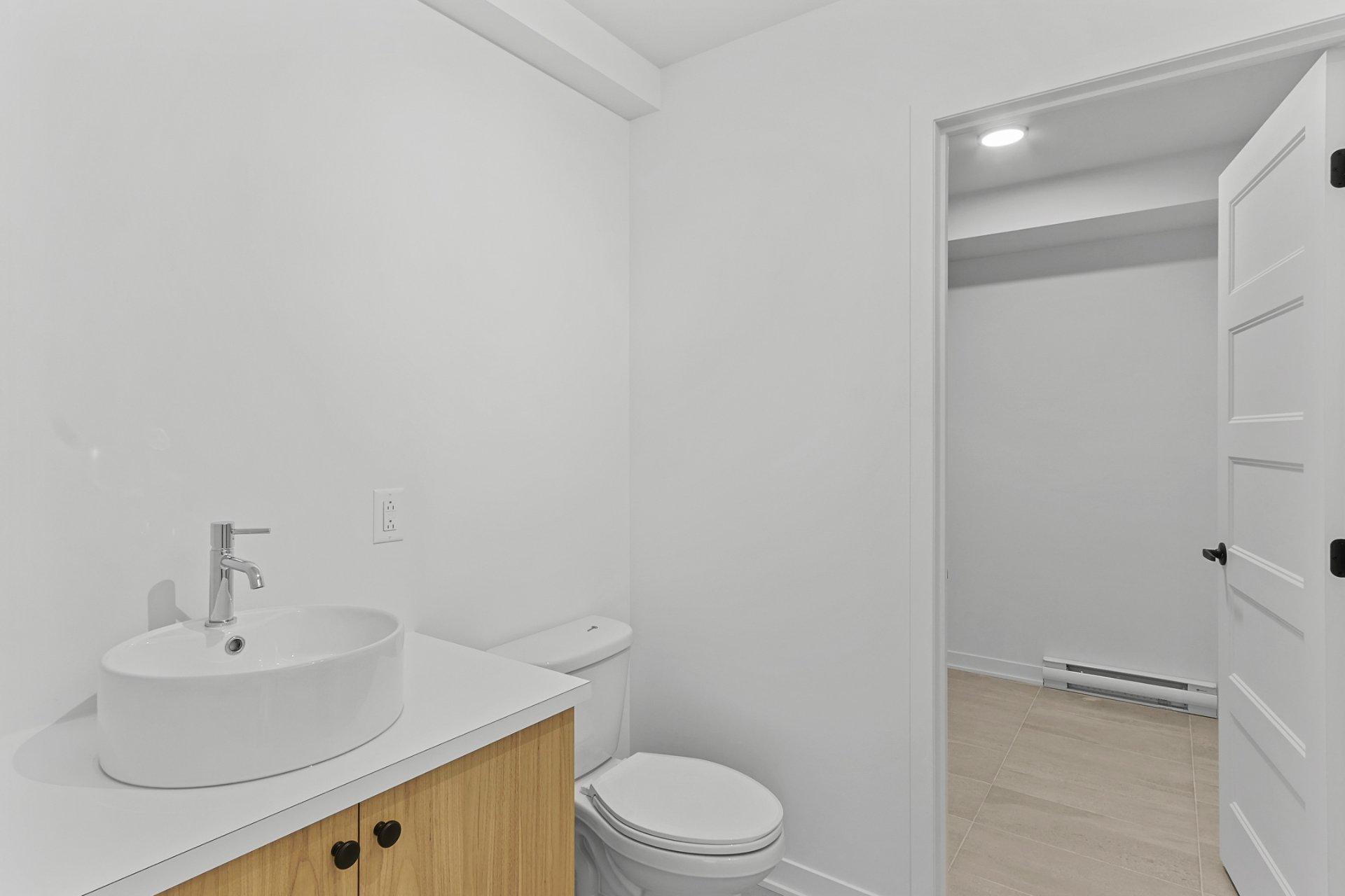 









217


Rue de la Barrière

,
Salaberry-de-Valleyfield,




QC
J6T6H9


