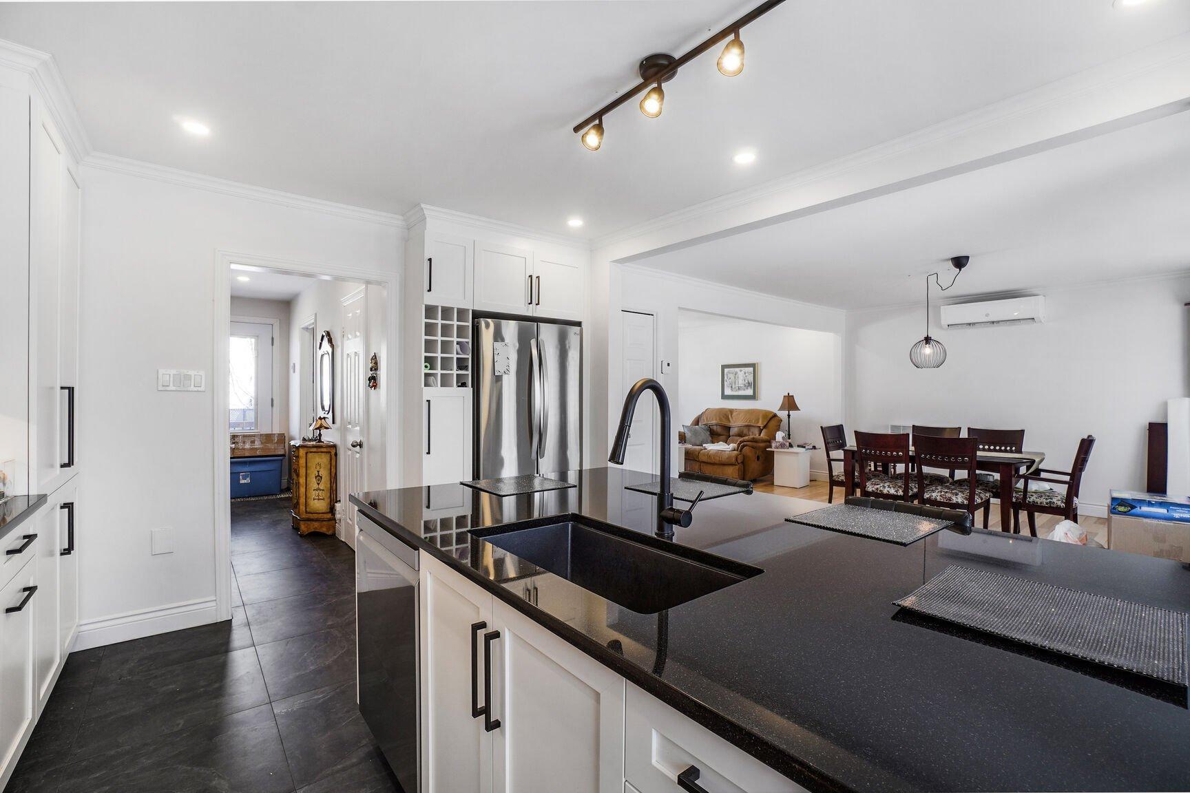 









18


Rue Marie-Antoinette

,
Blainville,




QC
J7E4H5

