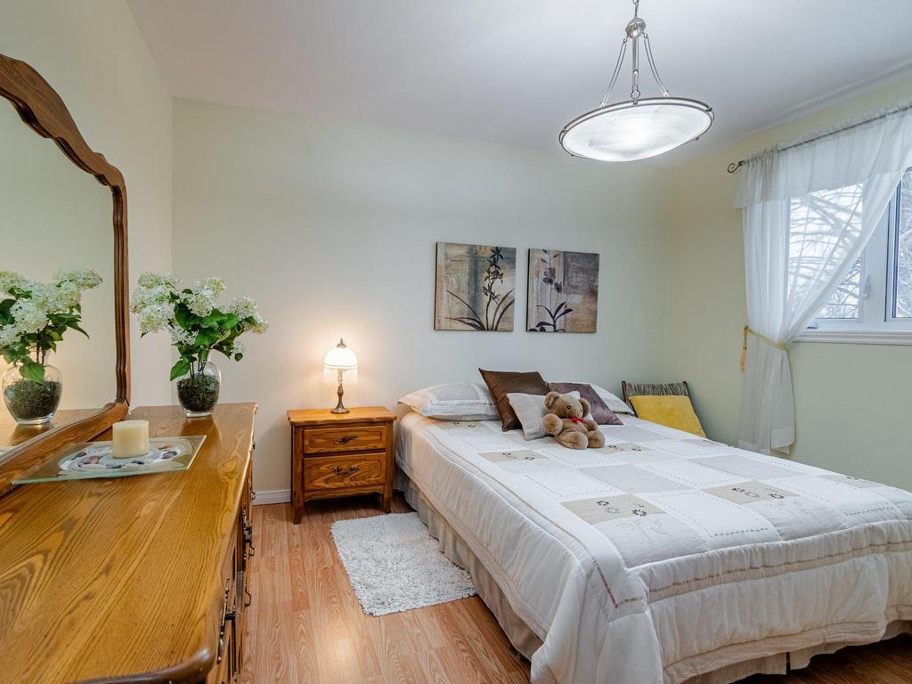 









865


Rue Trémoy

,
Québec (Sainte-Foy/Sillery/Cap-Rouge),




QC
G1X4A9

