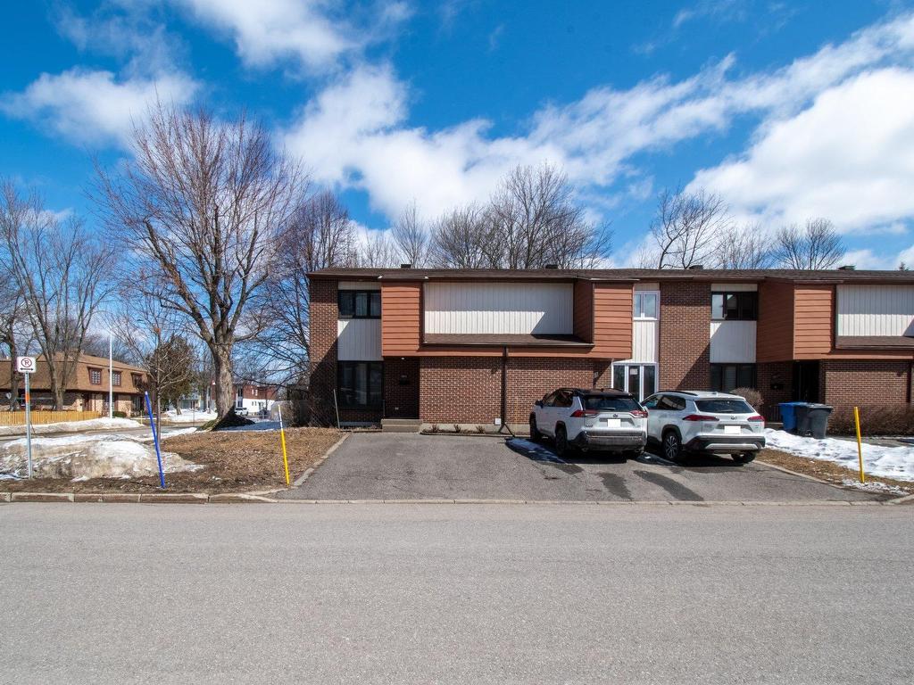









865


Rue Trémoy

,
Québec (Sainte-Foy/Sillery/Cap-Rouge),




QC
G1X4A9

