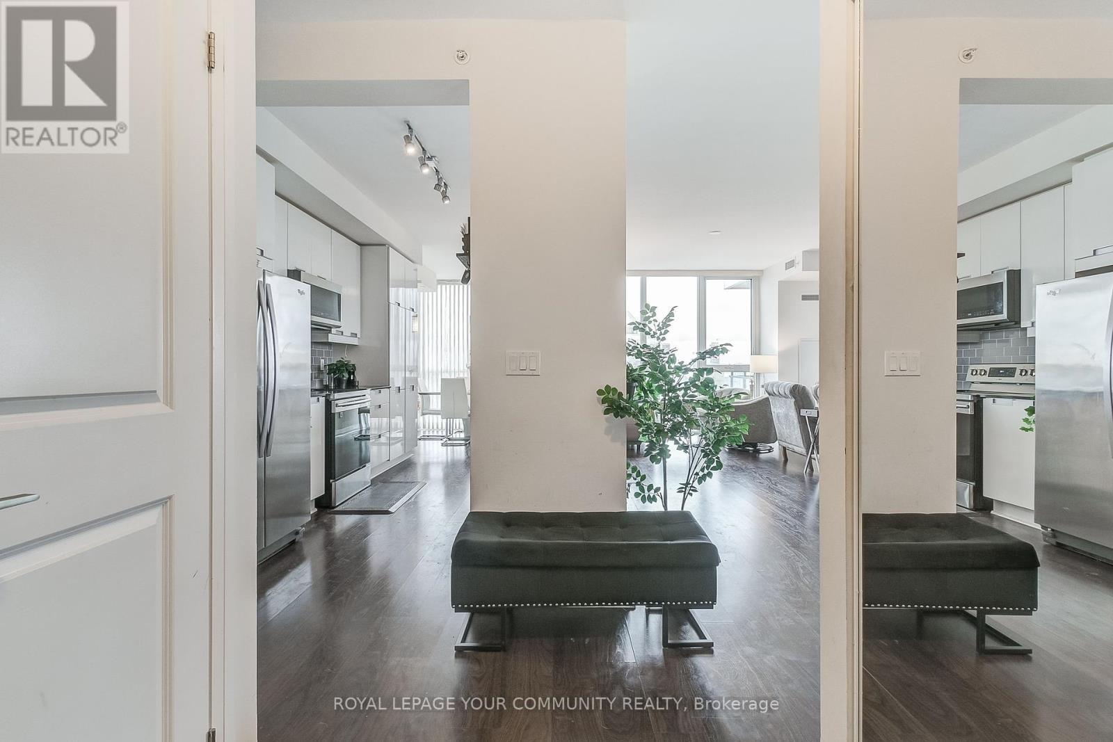 












2702 - 75 EGLINTON AVENUE W

,
Mississauga,




Ontario
L5R0E5

