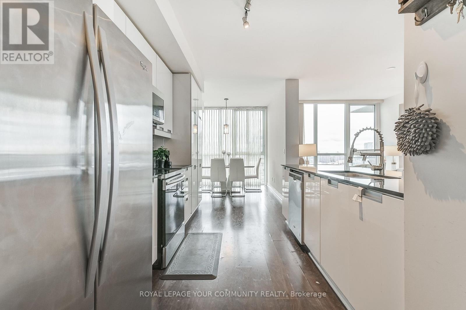 












2702 - 75 EGLINTON AVENUE W

,
Mississauga,




Ontario
L5R0E5

