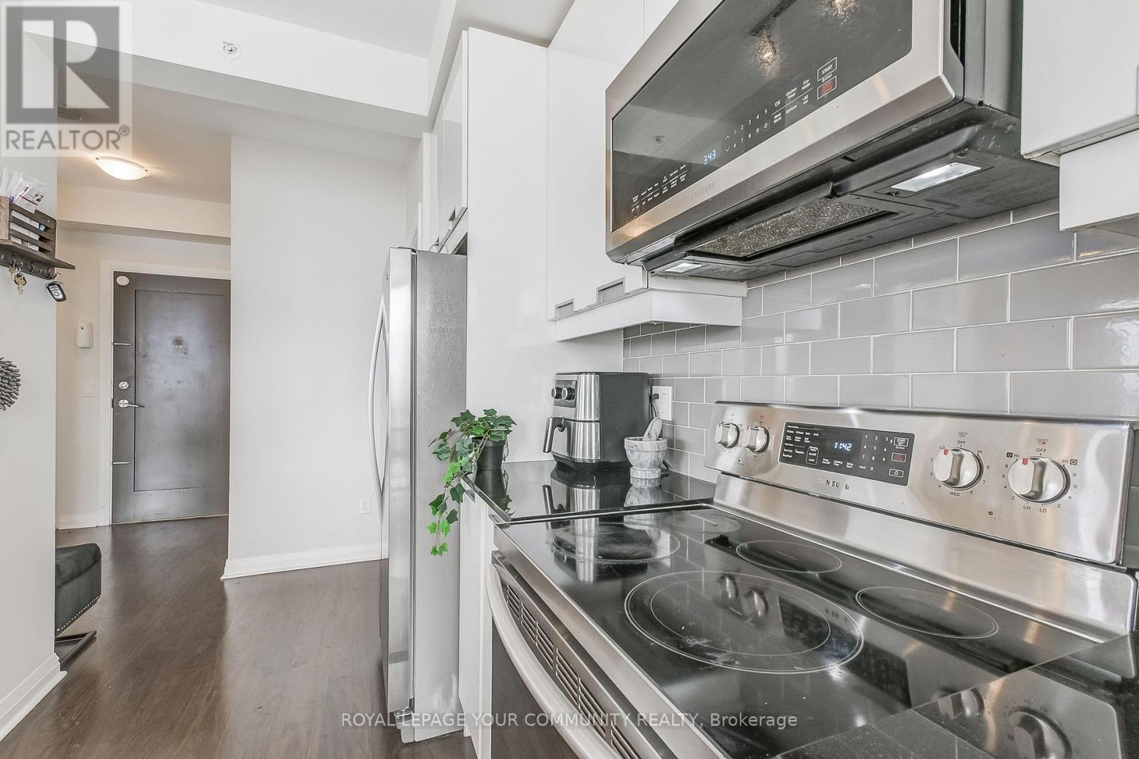 












2702 - 75 EGLINTON AVENUE W

,
Mississauga,




Ontario
L5R0E5

