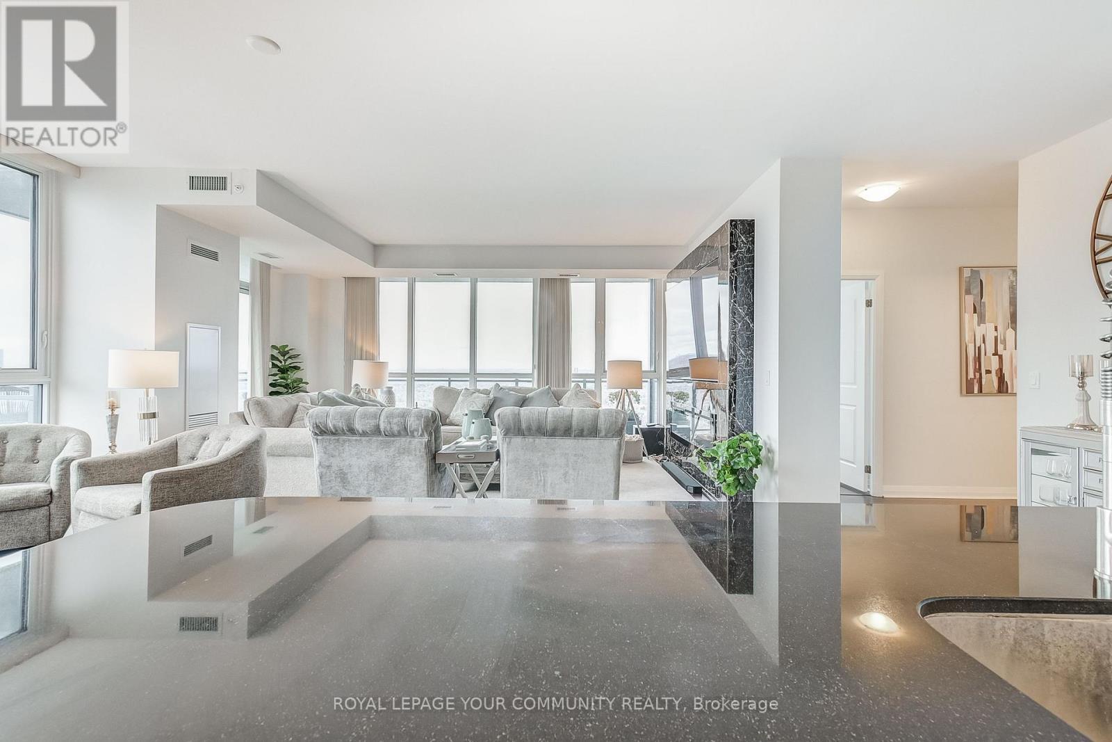 












2702 - 75 EGLINTON AVENUE W

,
Mississauga,




Ontario
L5R0E5

